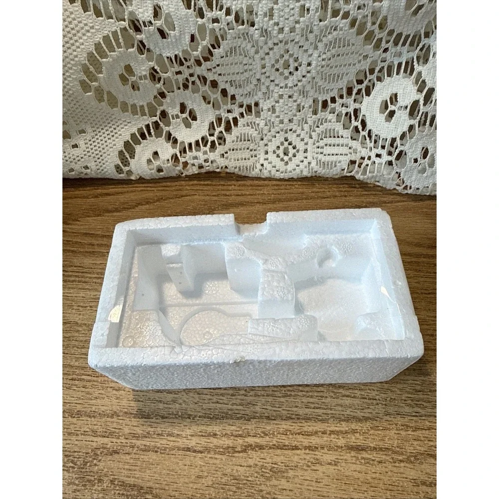 DEPT 56 HERITAGE VILLAGE Dickens Accessory CHELSEA MARKET FISH MONGER and CART